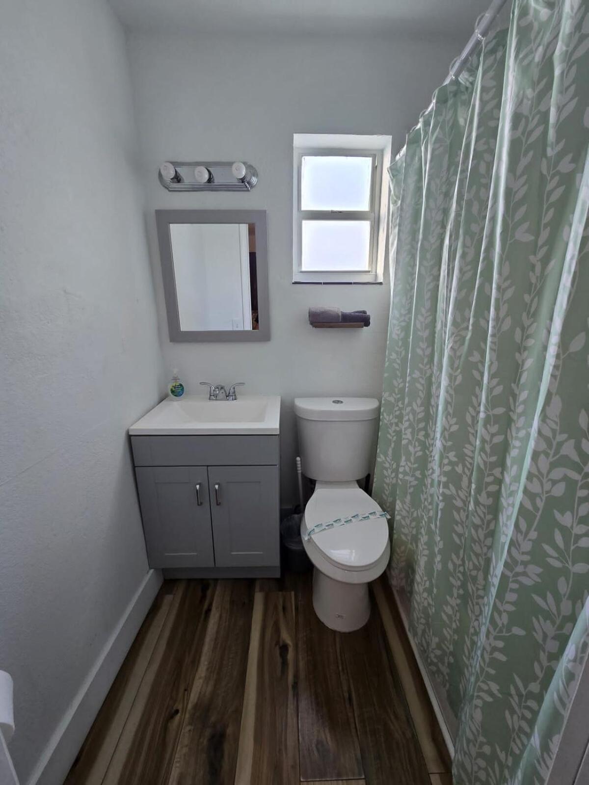 Cozy Place Near Design District - 4 Apartment *
